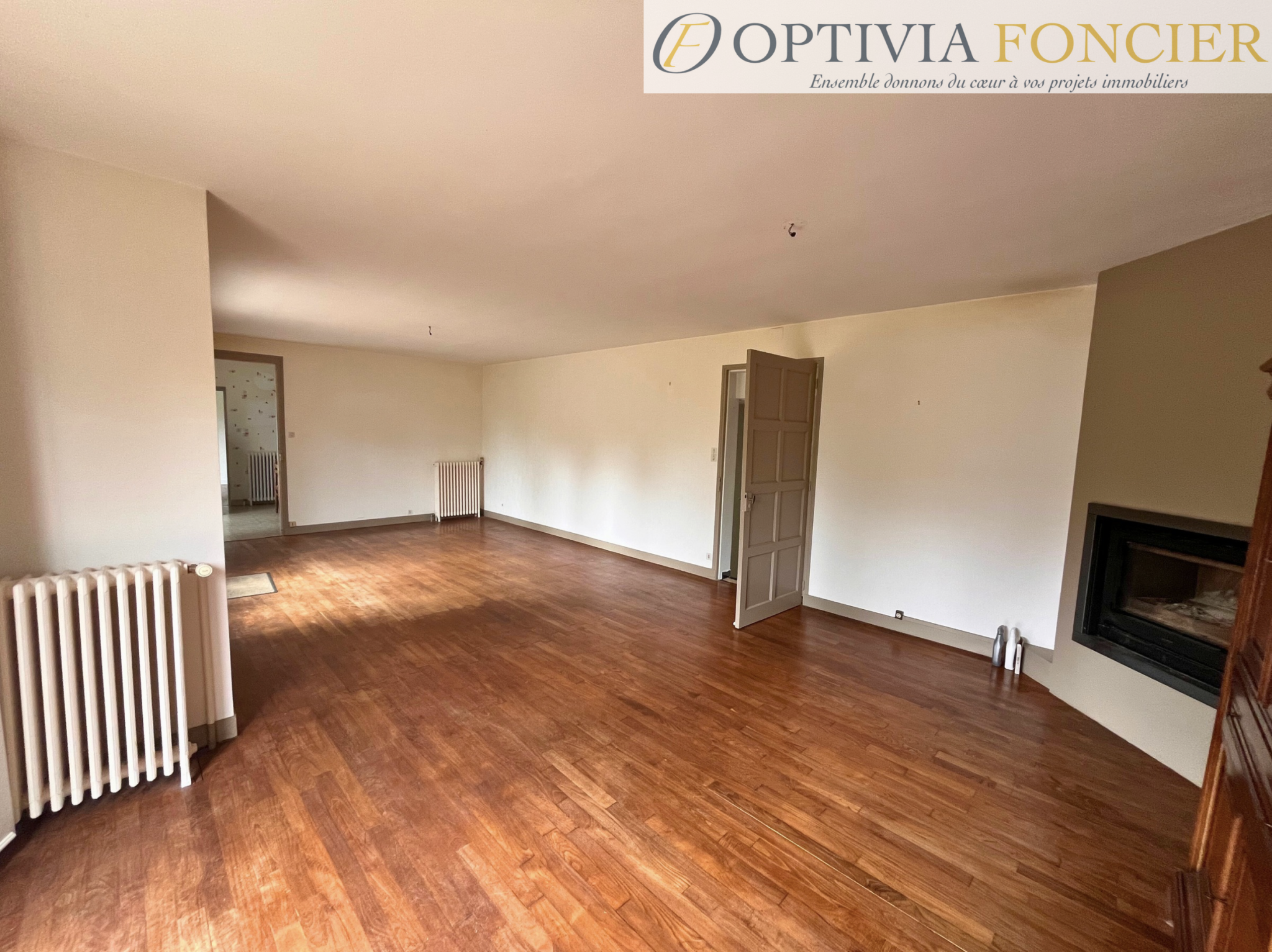 Maison T5 127 m2 - 4 300 m2 - Garage et plan d'eau