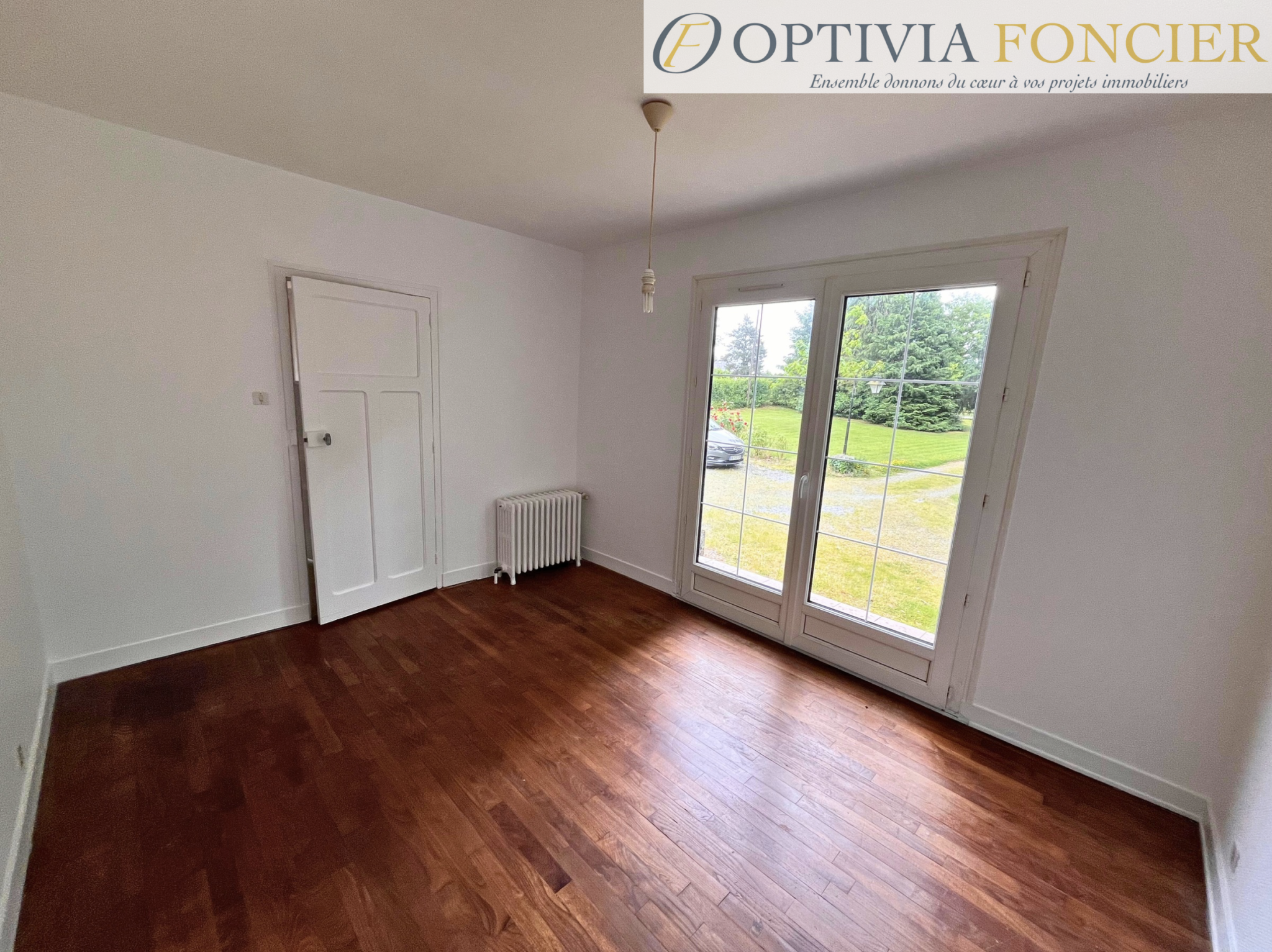 Maison T5 127 m2 - 4 300 m2 - Garage et plan d'eau