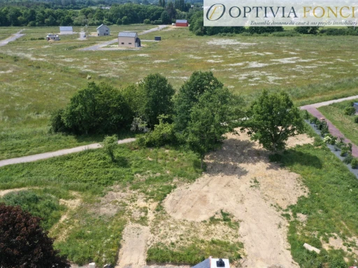Terrain 447 m2 viabilisé &amp; 409 m2