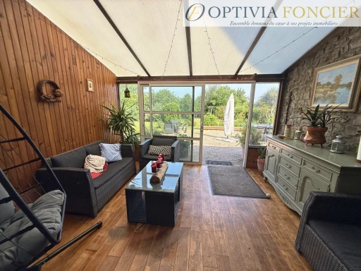 Maison T9 en pierre - 1509 m2 de terrain - Deux garages - commodités accessibles à pied
