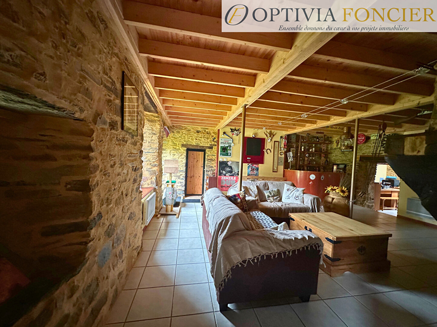 Longère en pierre T8 Plechatel 199 m2 - 3 900 m2