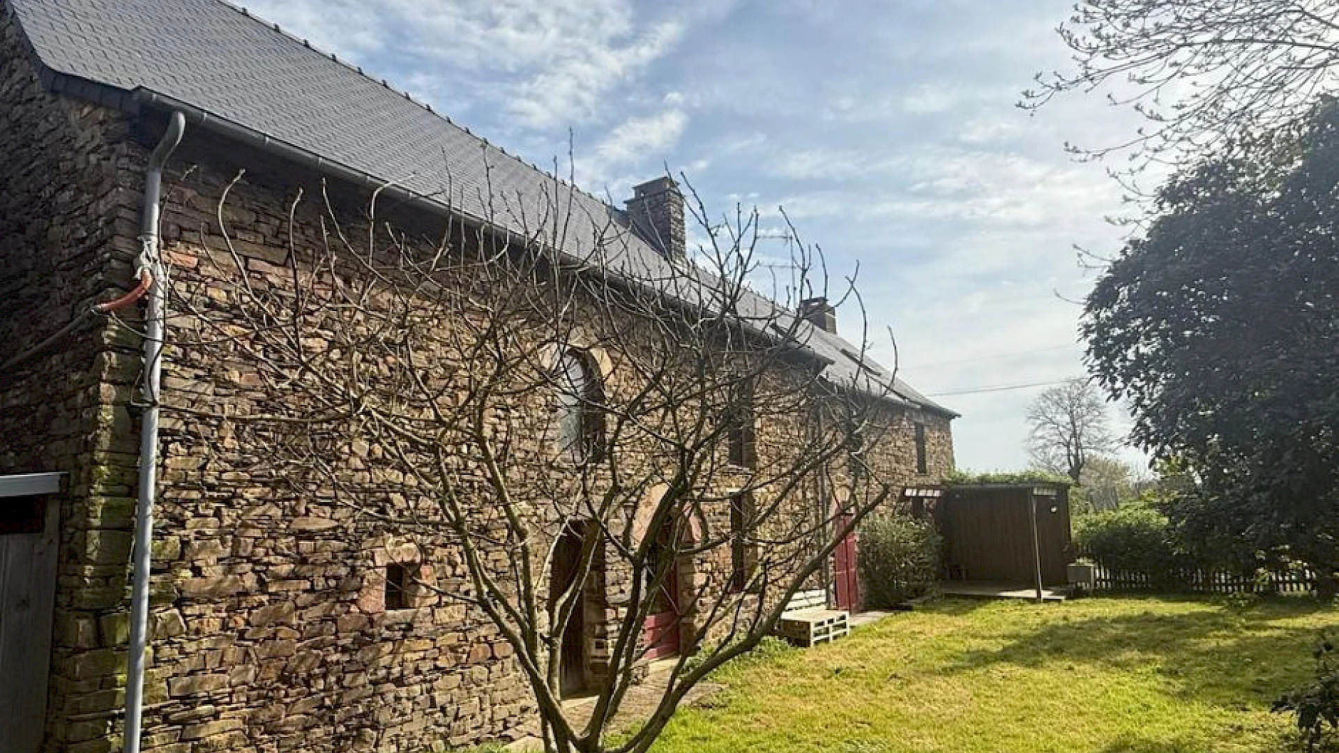 Longère en pierre T8 Plechatel 199 m2 - 3 900 m2