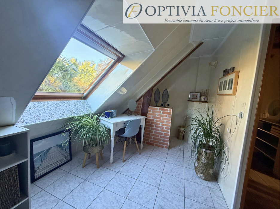 Maison T9 - 166 m2  - 3 250 m2  - Pergola SPA - Double Garage