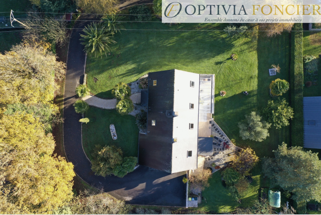 Maison T9 - 166 m2  - 3 250 m2  - Pergola SPA - Double Garage