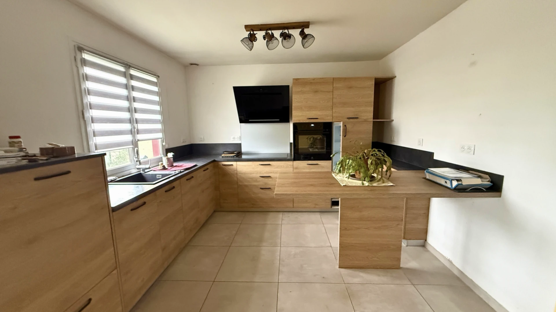 Maison T6 129 m2 - 705 m2 de terrain et 69 m2 de sous-sol (DPE : C) SOUS COMPROMIS