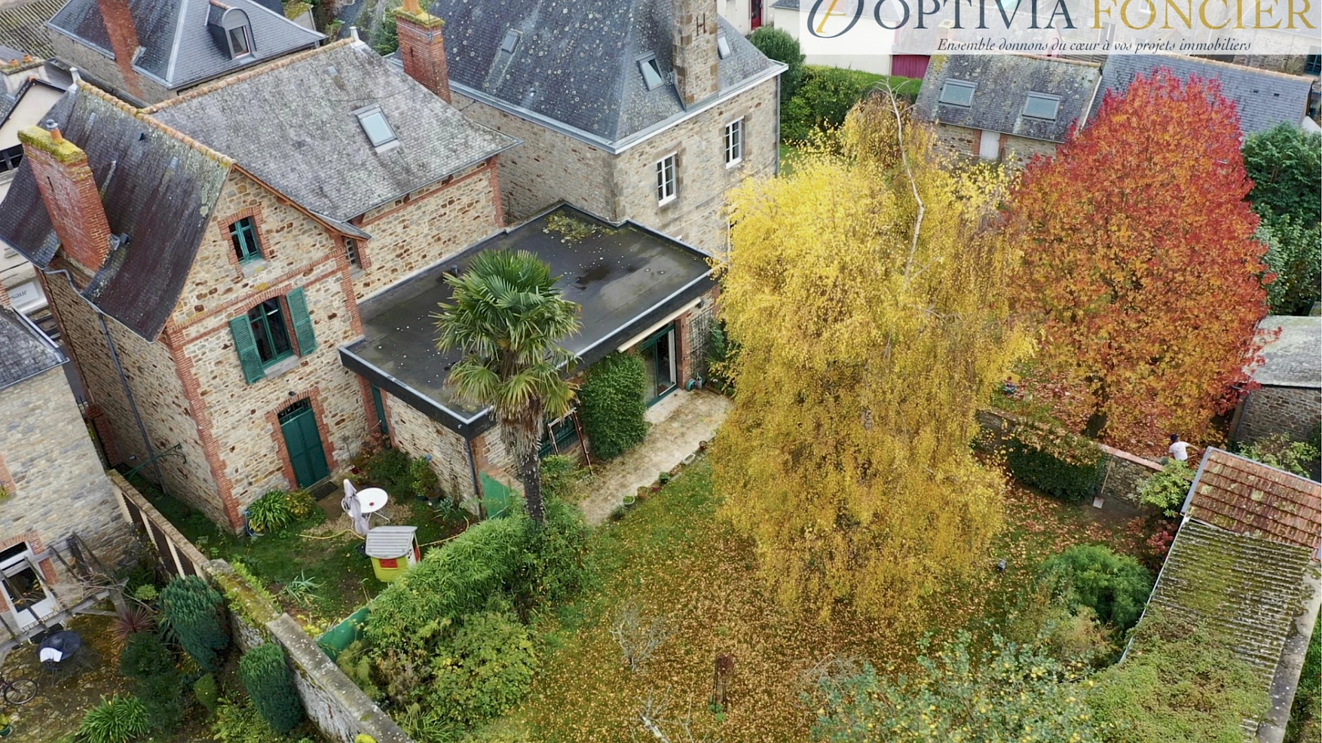 Propriété de caractère en pierre - 143 m2 - 614 m2 de terrain - Centre Bourg