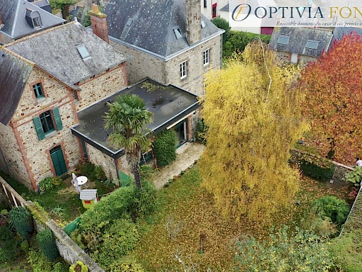Propriété de caractère en pierre - 143 m2 - 614 m2 de terrain - Centre Bourg
