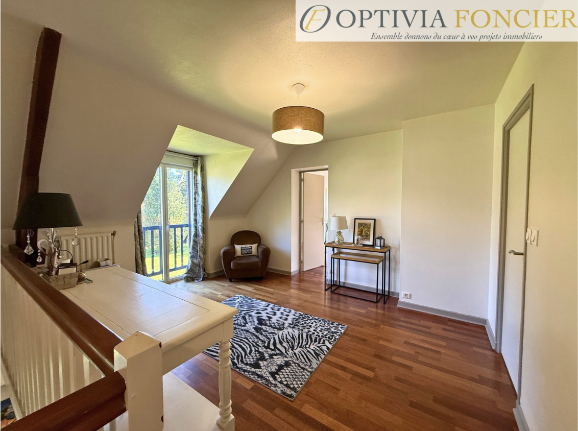 Propriété 250 m2 - 3 170 m2 de terrain et double garage + piscine