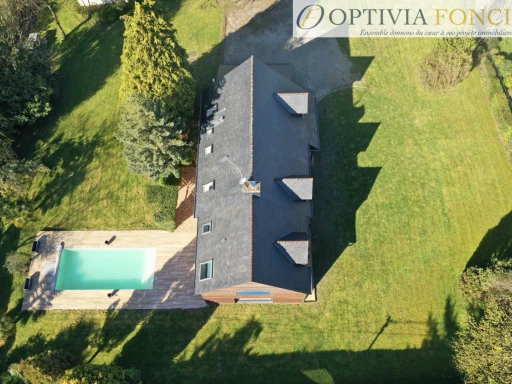 Propriété 250 m2 - 3 170 m2 de terrain et double garage + piscine
