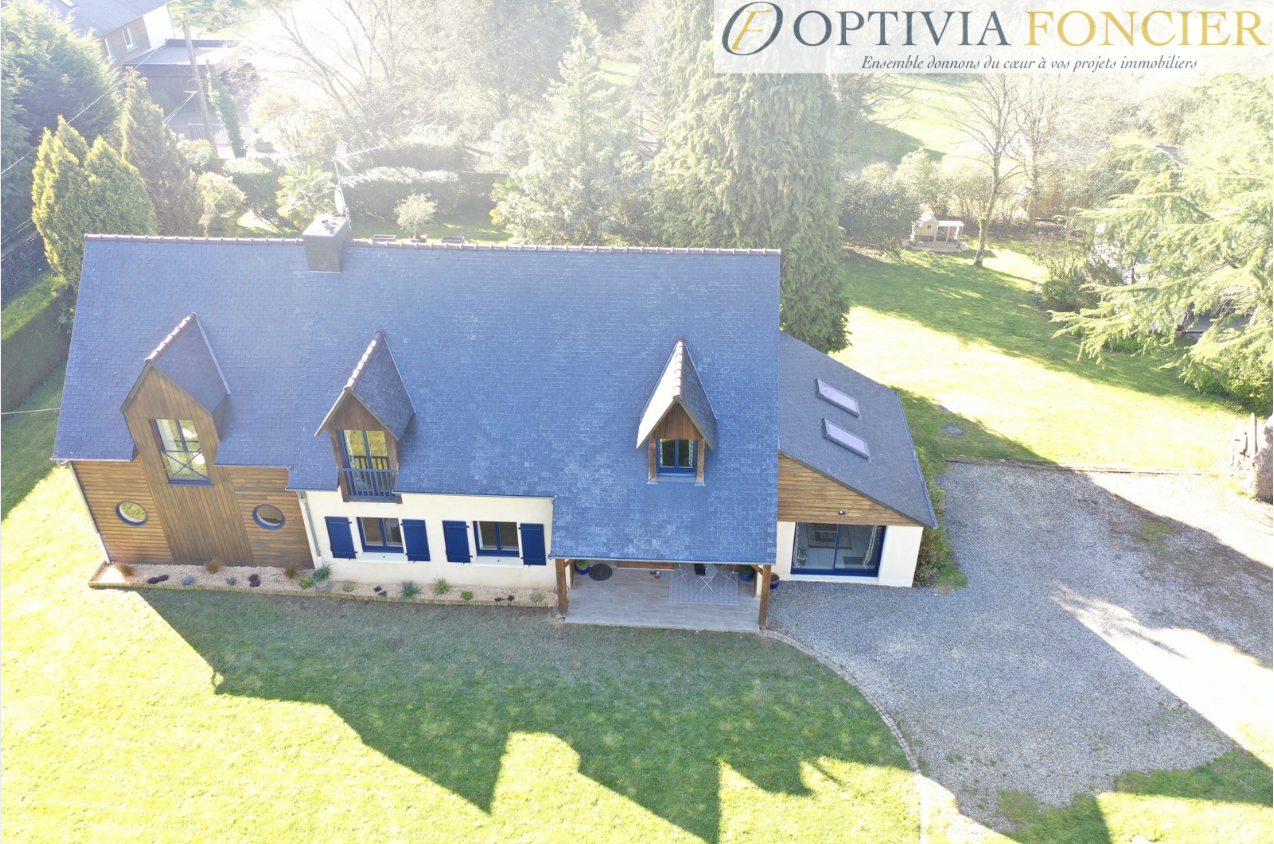 Propriété 250 m2 - 3 170 m2 de terrain et double garage + piscine