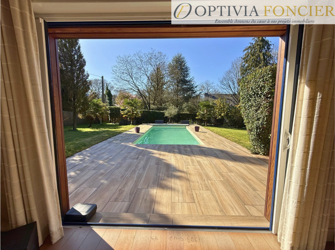 Propriété 250 m2 - 3 170 m2 de terrain et double garage + piscine