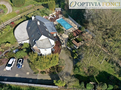 Maison d'architecte 330 m2 - 2 161 m2 de terrain - Piscine et sous-sol