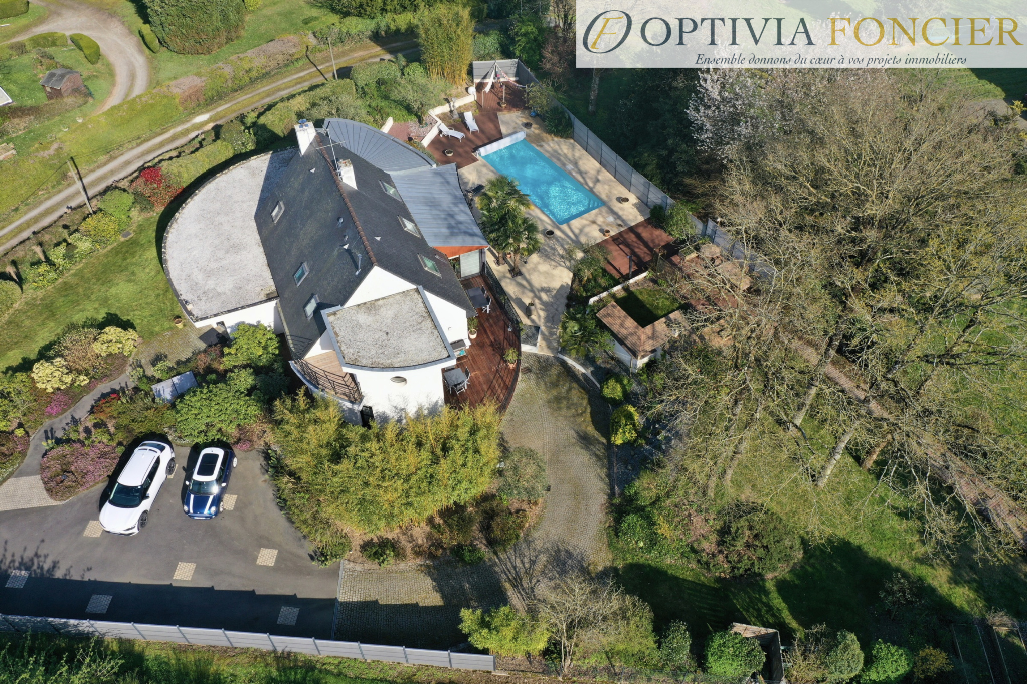 Maison d'architecte 330 m2 - 2 161 m2 de terrain - Piscine et sous-sol