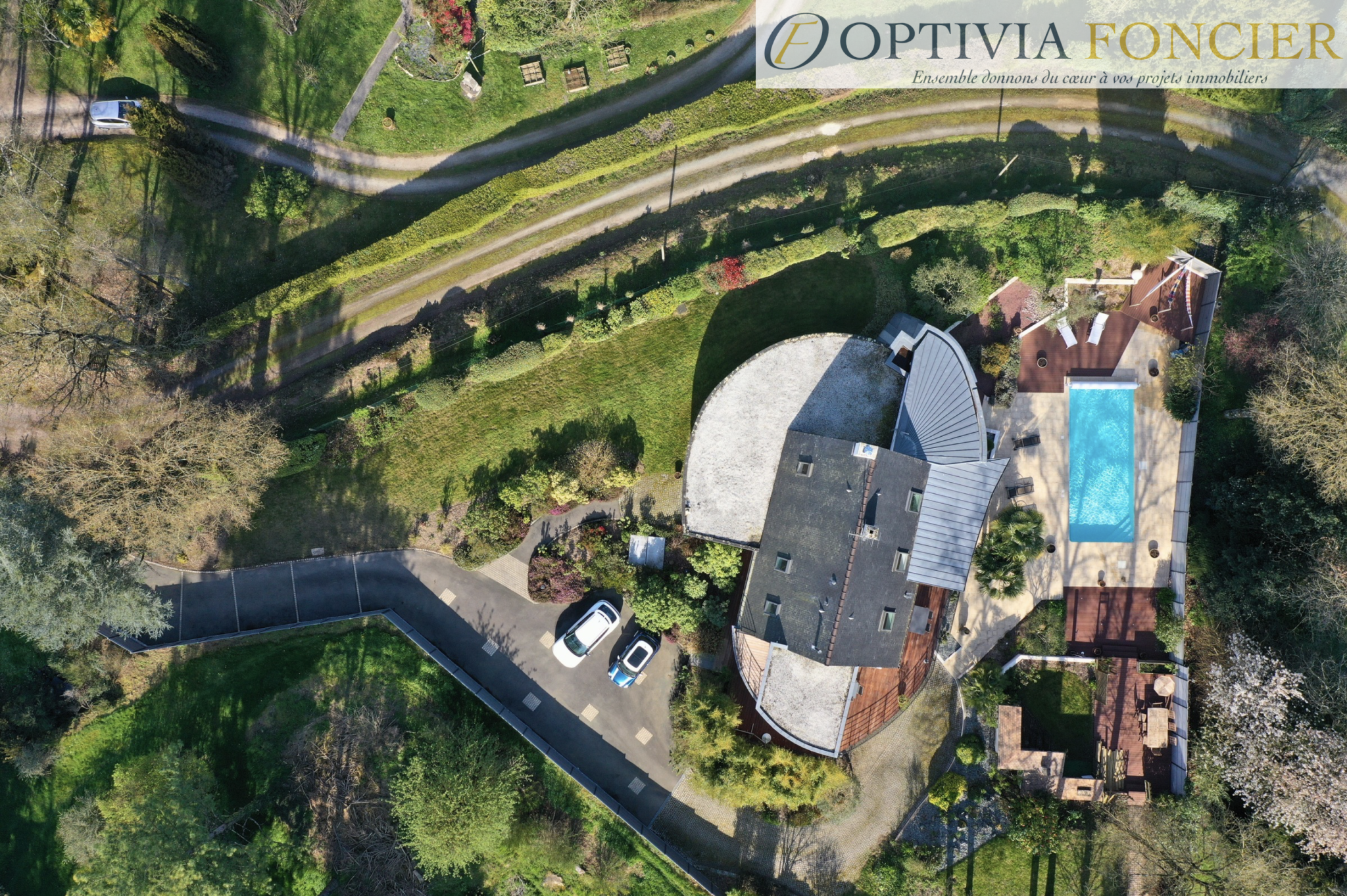 Maison d'architecte 330 m2 - 2 161 m2 de terrain - Piscine et sous-sol
