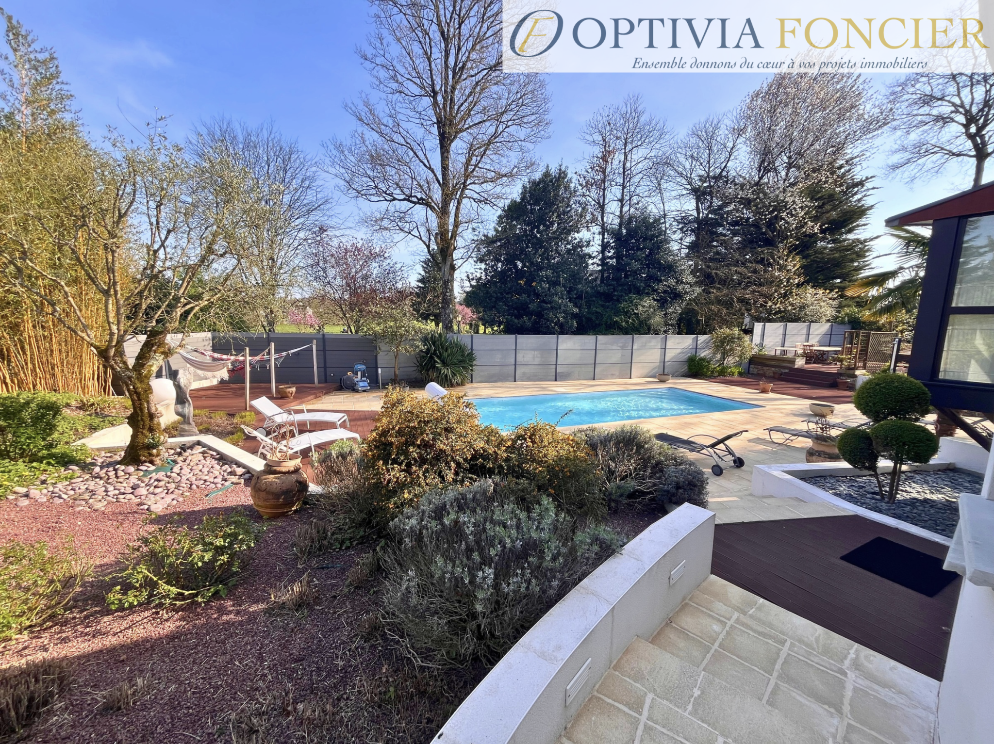 Maison d'architecte 330 m2 - 2 161 m2 de terrain - Piscine et sous-sol