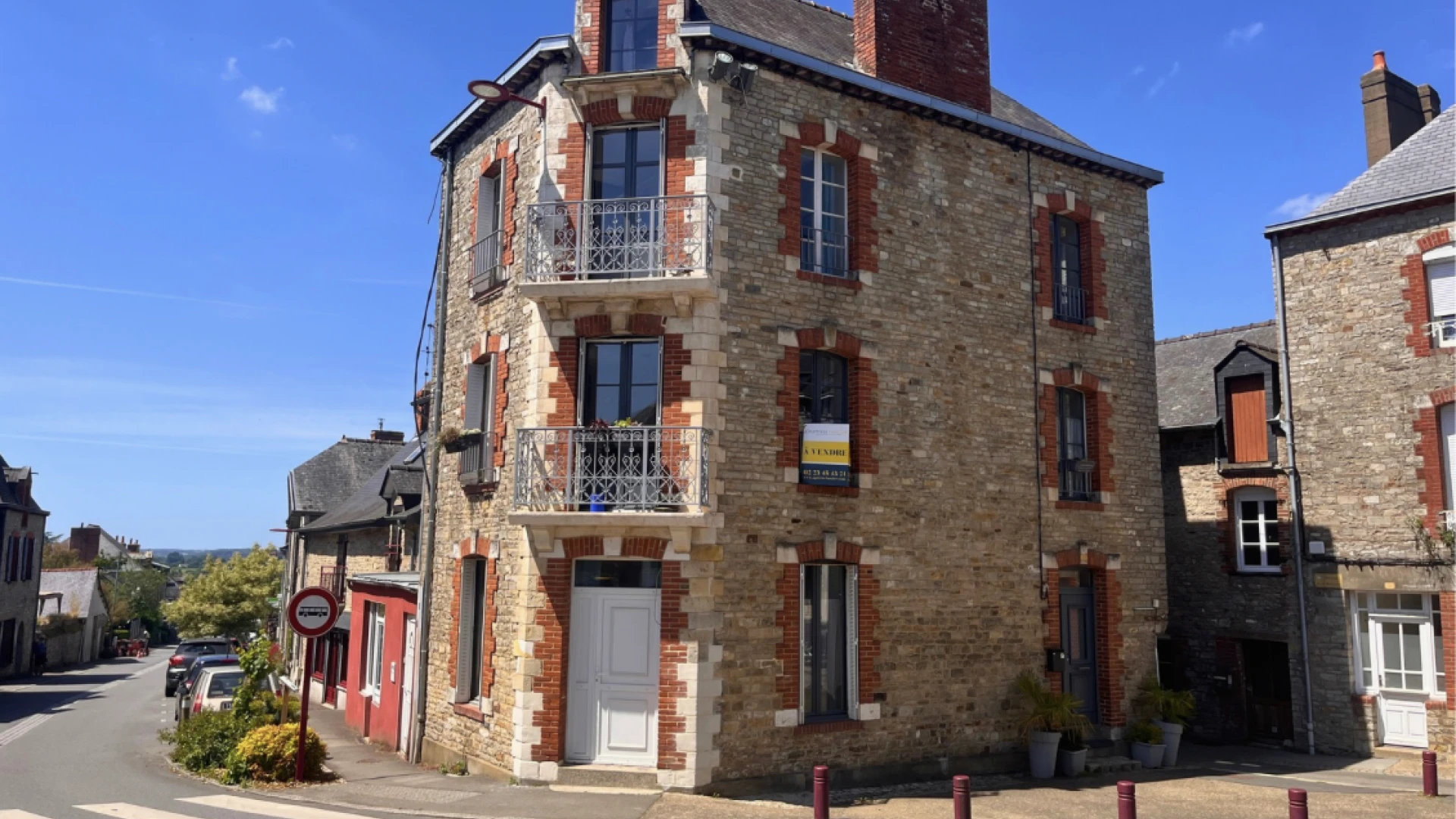 Exclusivité Superbe Maison en pierre de bourg T5 123 m2 - Petit jardin + Annexe