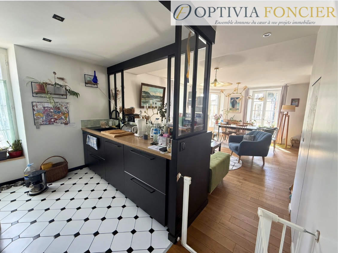 Exclusivité Superbe Maison en pierre de bourg T5 123 m2 - Petit jardin + Annexe