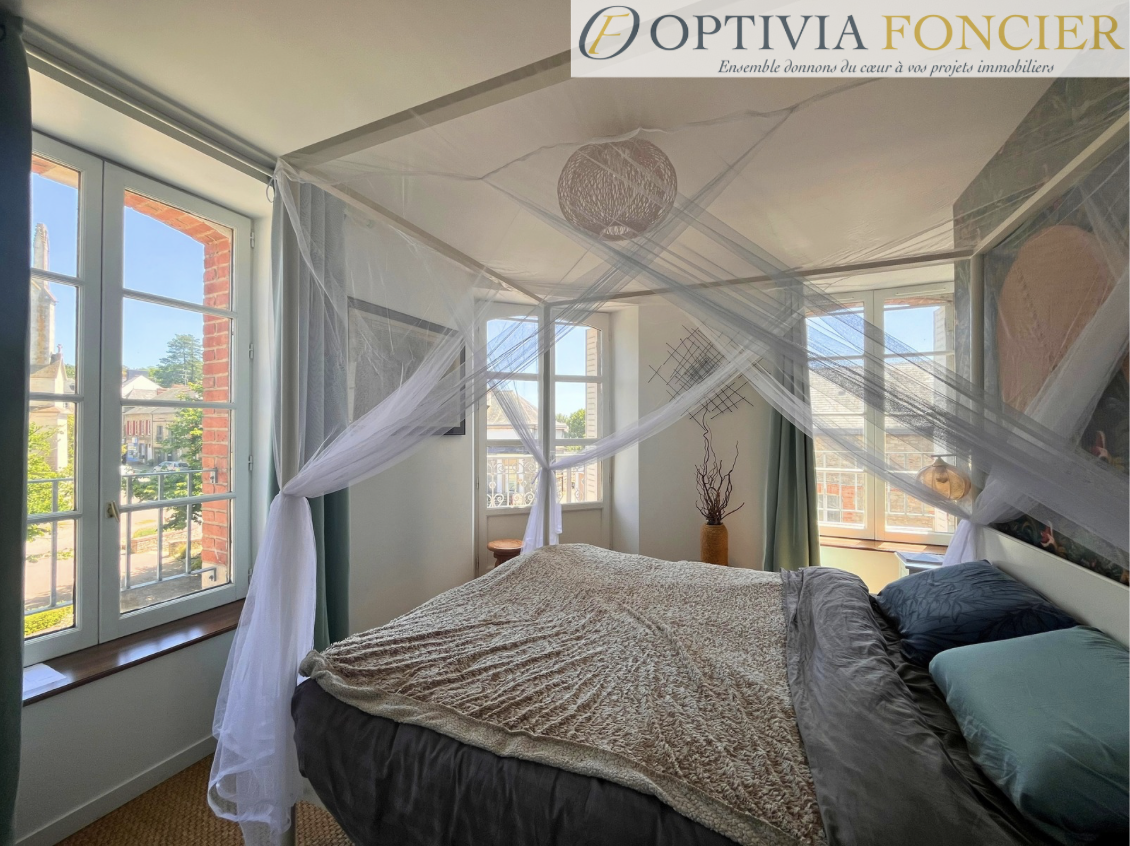 Exclusivité Superbe Maison en pierre de bourg T5 123 m2 - Petit jardin + Annexe