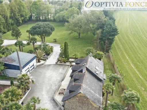 Maison de caractère T6 136 m2 - 2 grandes dépendances (72 + 49 m2) - 5 200 m2 de terrain