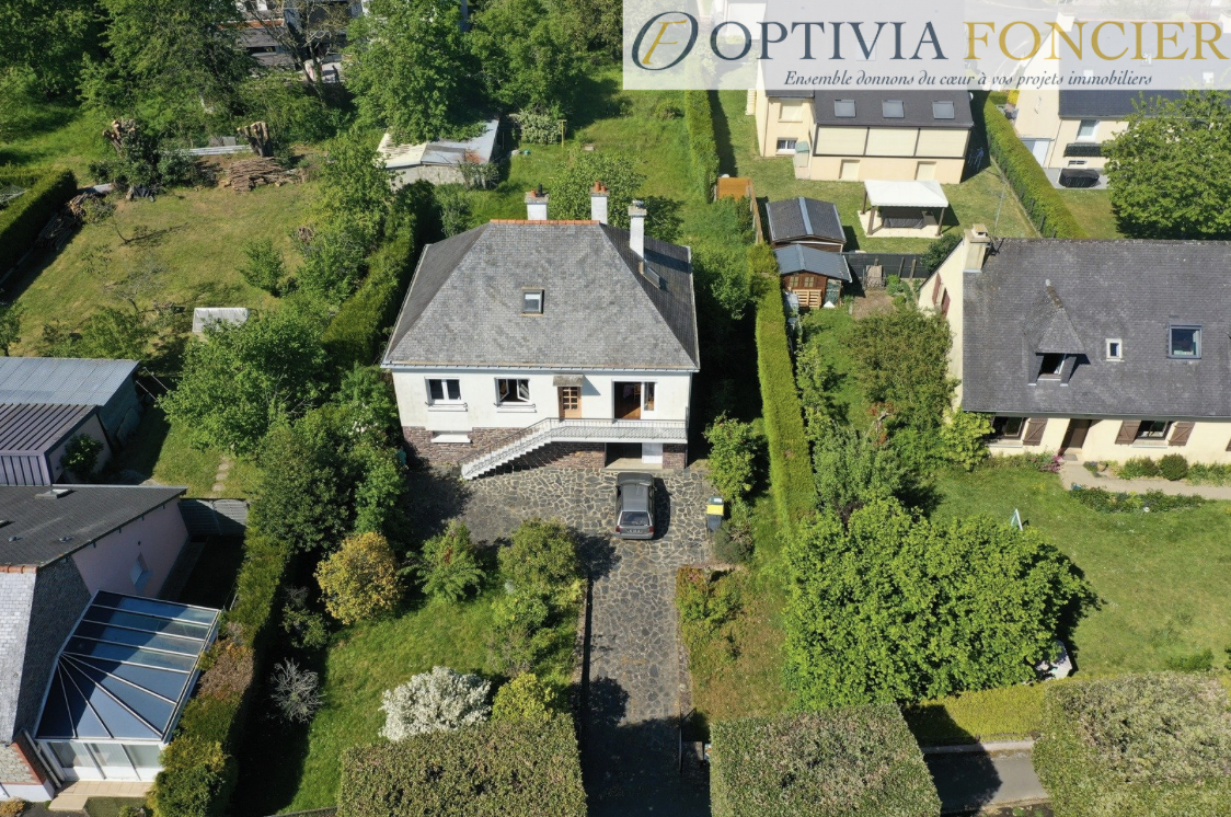 MAISON T6 SUR SOUS-SOL LAILLÉ EN CENTRE BOURG - 108 m2