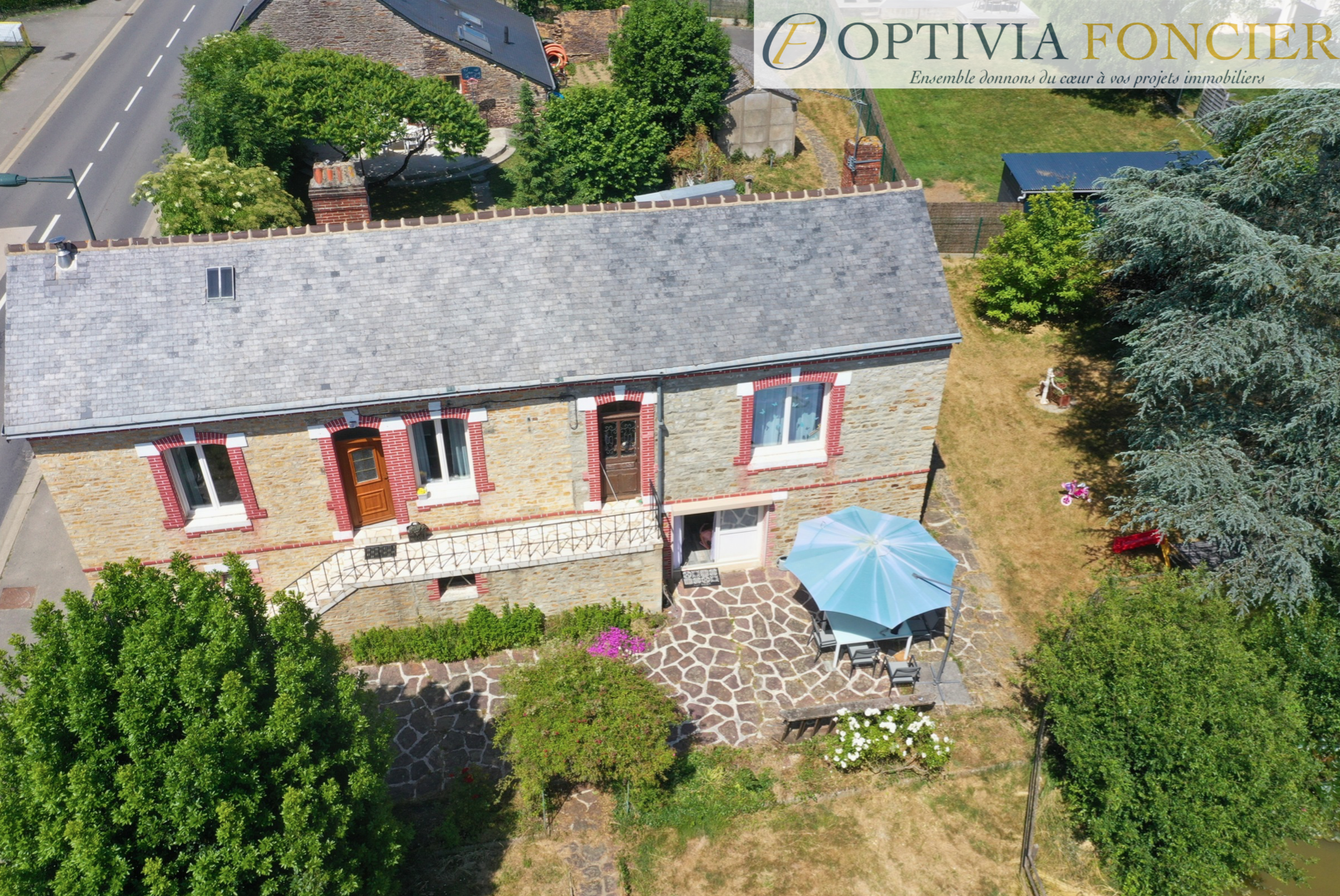 Maison de Bourg T3 - 77,42 m2 - 1 426 m2 de terrain - Garage non attenant