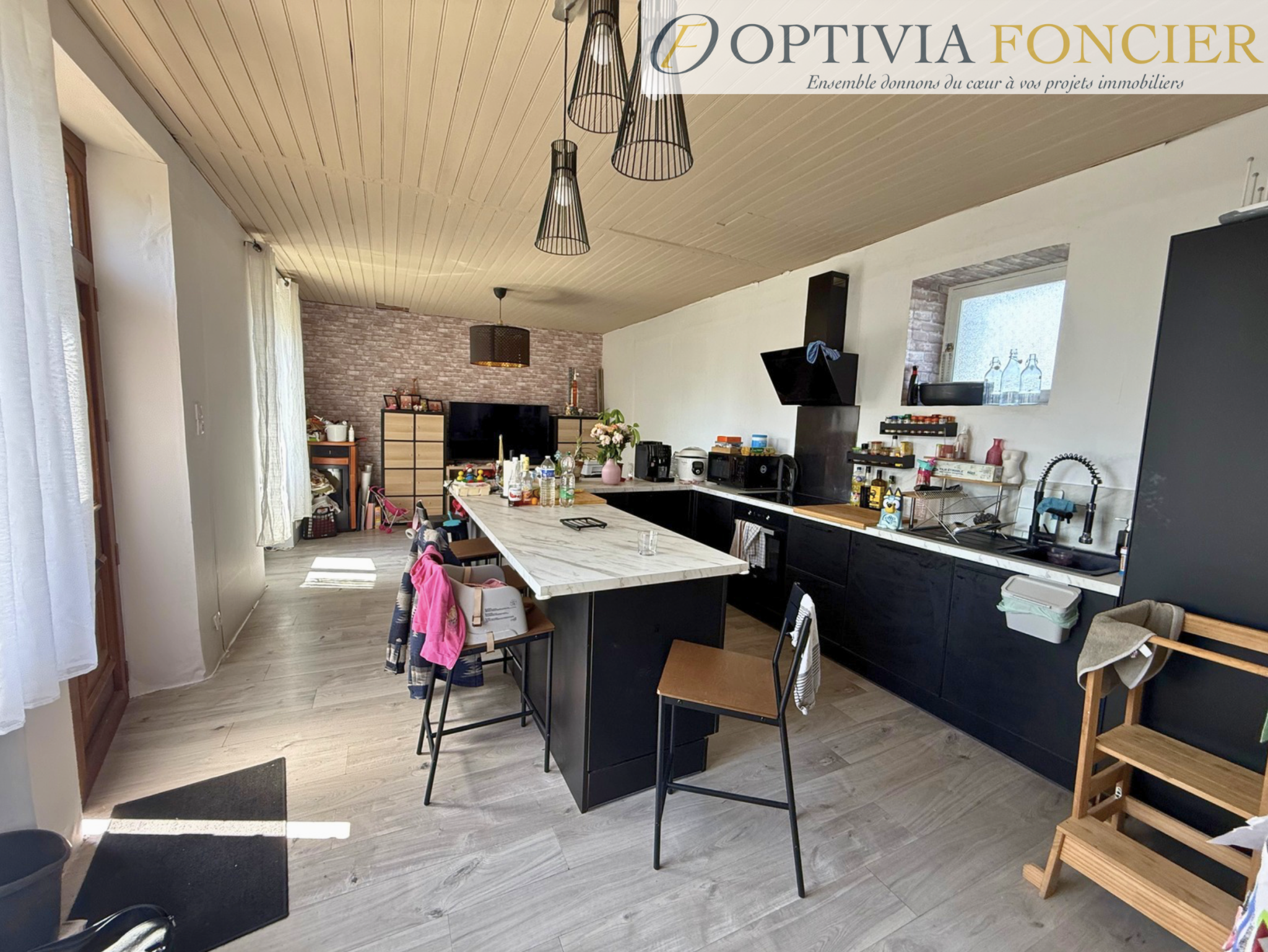 Maison de Bourg T3 - 77,42 m2 - 1 426 m2 de terrain - Garage non attenant