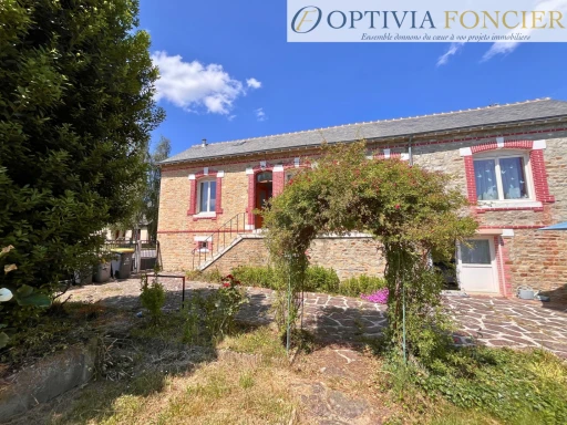 Maison de Bourg T3 - 77,42 m2 - 1 426 m2 de terrain - Garage non attenant