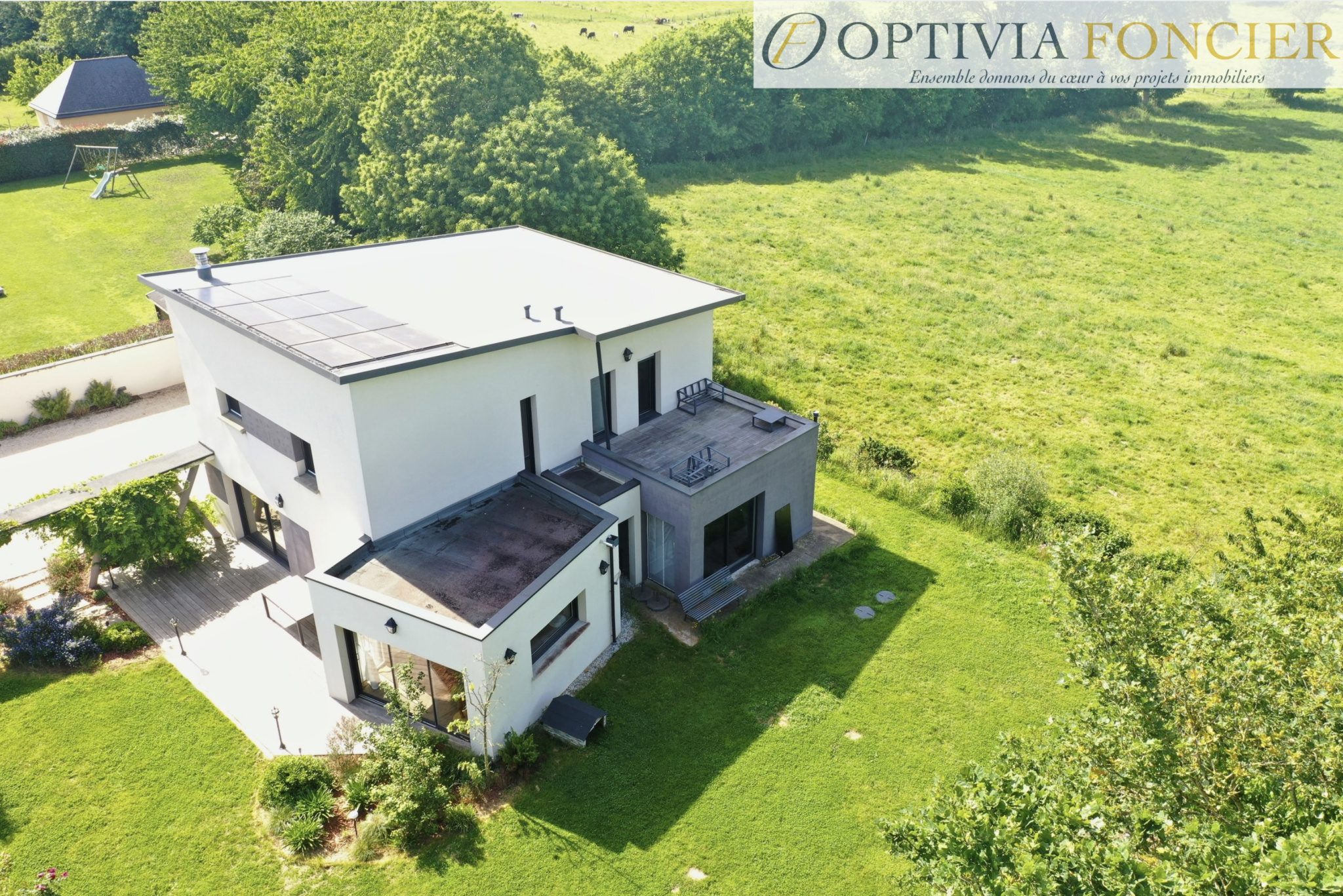 Maison contemporaine 2014 - T8 - CHANTELOUP - DPE : B 197 m2 - 1300 m2 de terrain