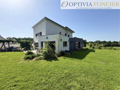 Maison contemporaine 2014 - T8 - CHANTELOUP - DPE : B 197 m2 - 1300 m2 de terrain
