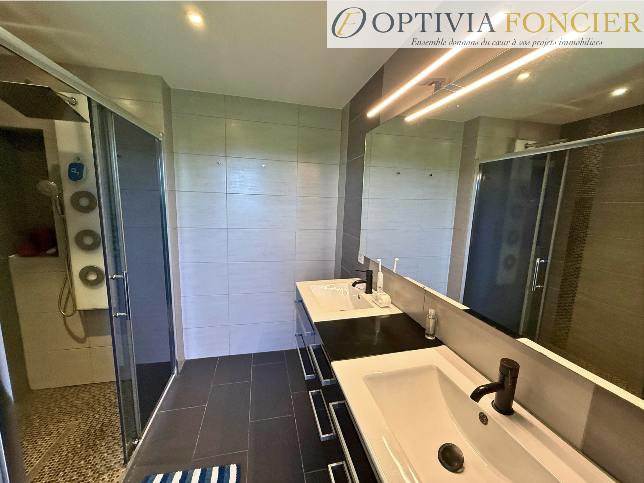 Maison contemporaine 2014 - T8 - CHANTELOUP - DPE : B 197 m2 - 1300 m2 de terrain