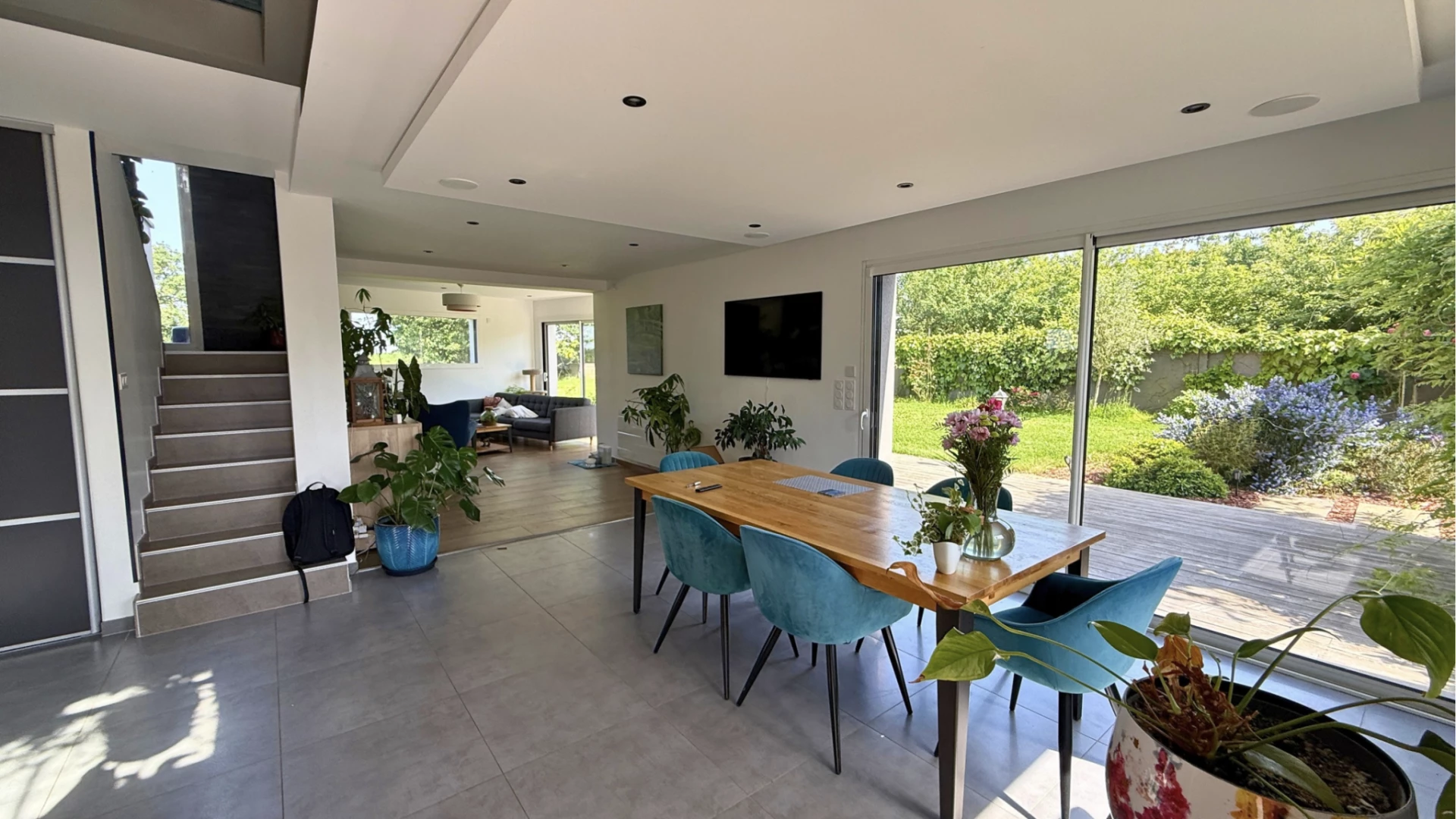 Maison contemporaine 2014 - T8 - CHANTELOUP - DPE : B 197 m2 - 1300 m2 de terrain
