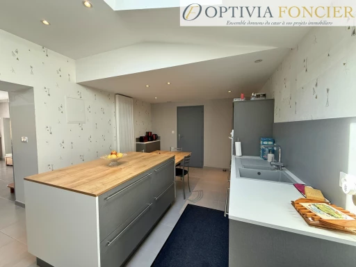 EXCLUSIVITE - MAISON T7 - BRUZ - Quartier prisé - 190 m2 - 997 m2 de terrain clos