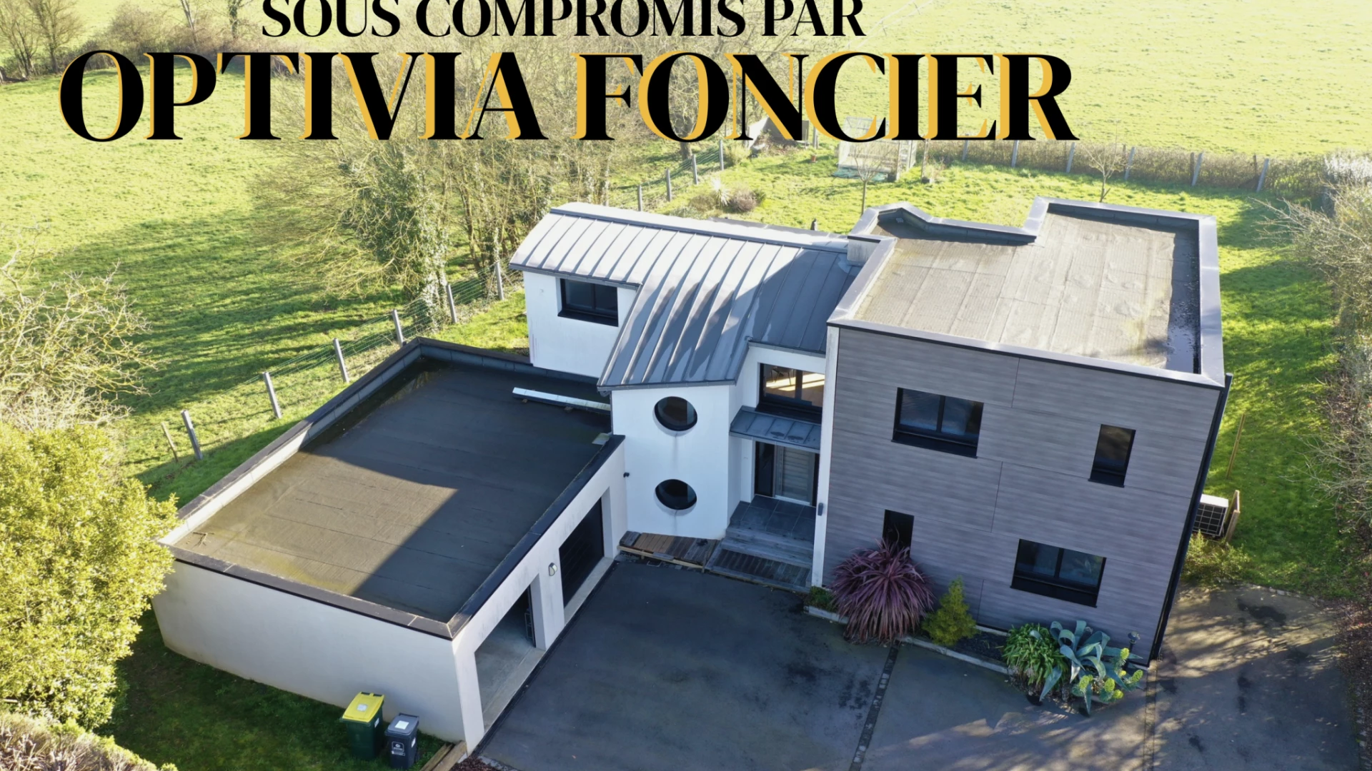 MAISON D'ARCHITECTE 2016 T5 166 m2 avec garage de 60 m2 sur un terrain de 1300 m2