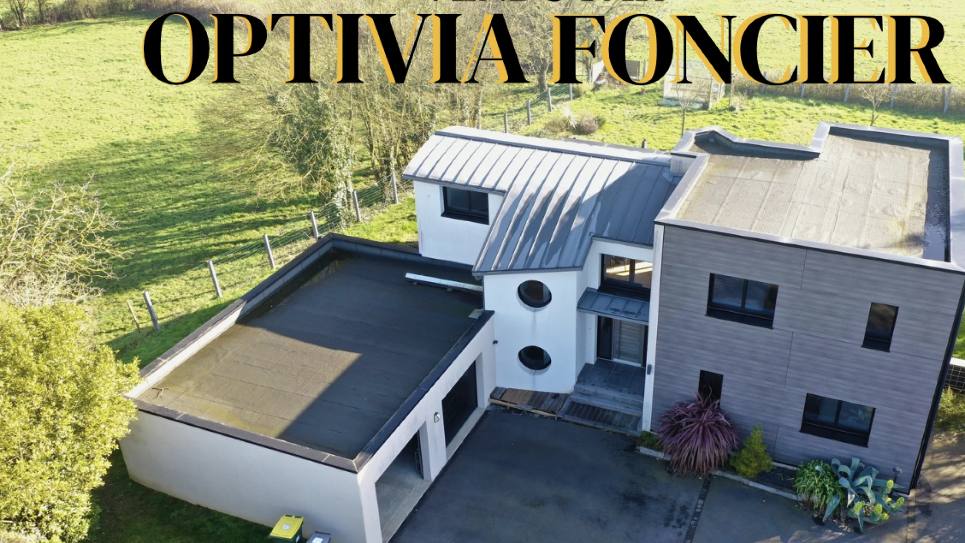 MAISON D'ARCHITECTE 2016 T5 166 m2 avec garage de 60 m2 sur un terrain de 1300 m2