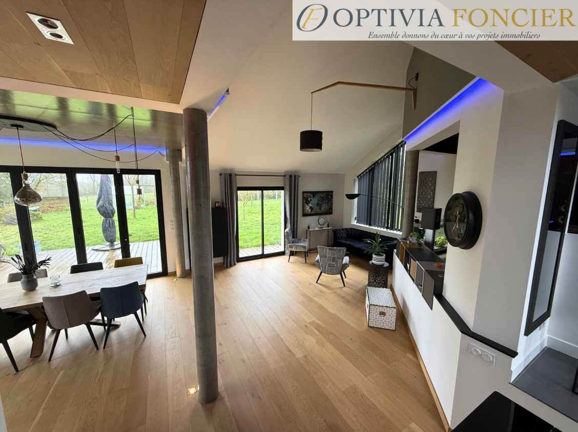 MAISON D'ARCHITECTE 2016 T5 166 m2 avec garage de 60 m2 sur un terrain de 1300 m2
