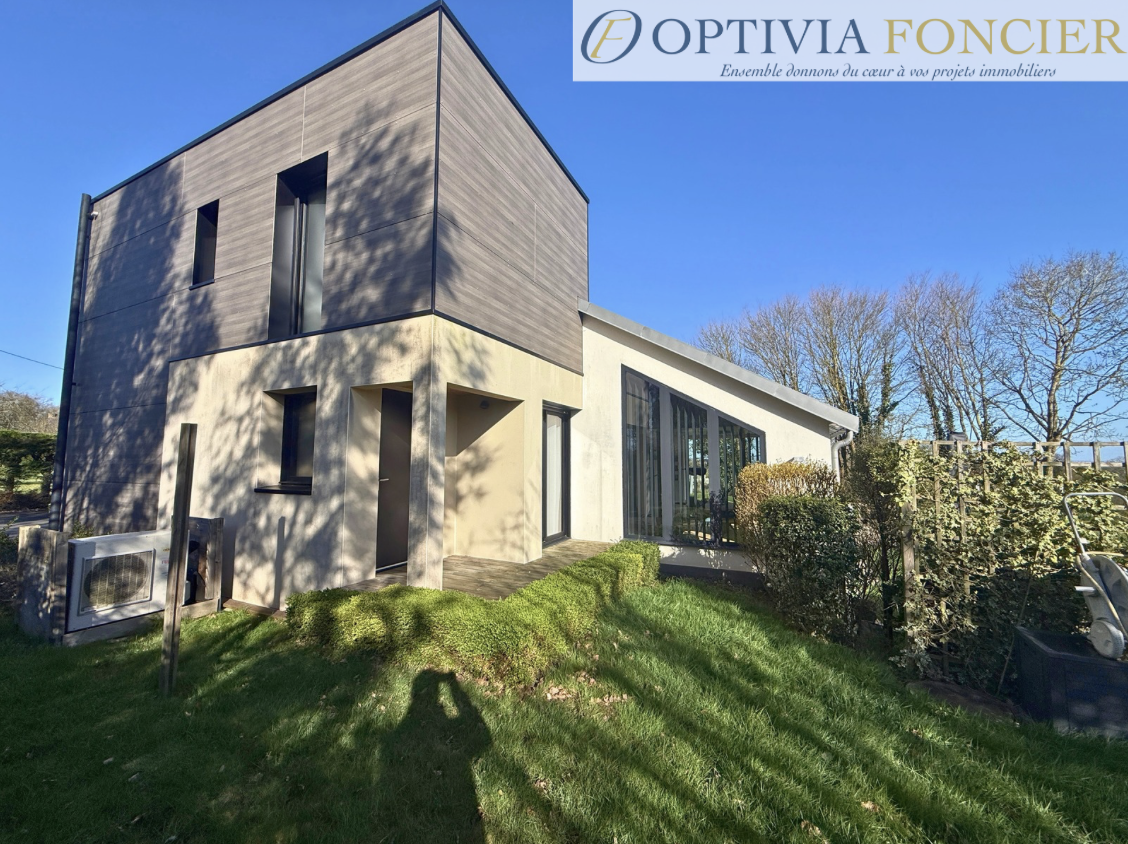 MAISON D'ARCHITECTE 2016 T5 166 m2 avec garage de 60 m2 sur un terrain de 1300 m2