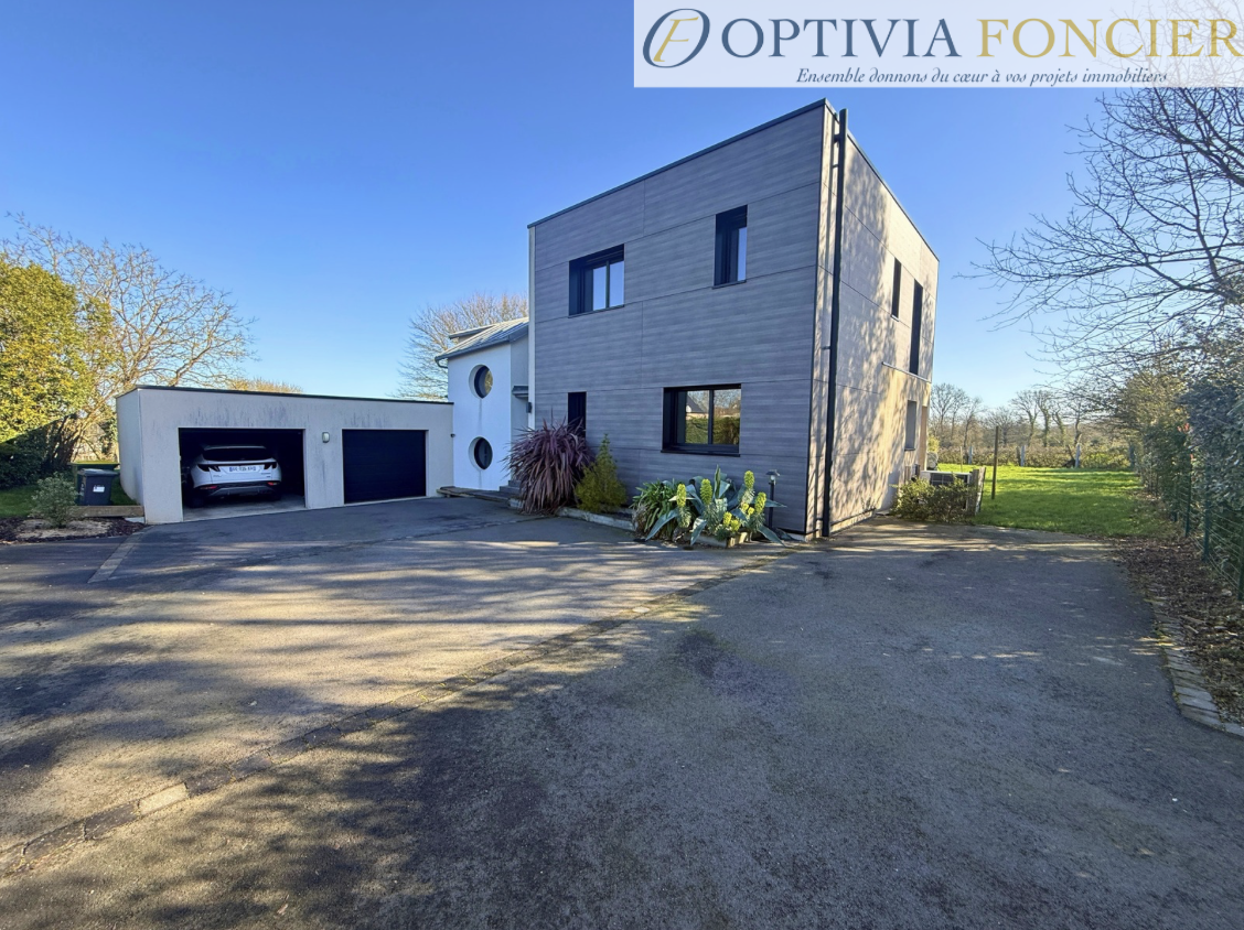 MAISON D'ARCHITECTE 2016 T5 166 m2 avec garage de 60 m2 sur un terrain de 1300 m2