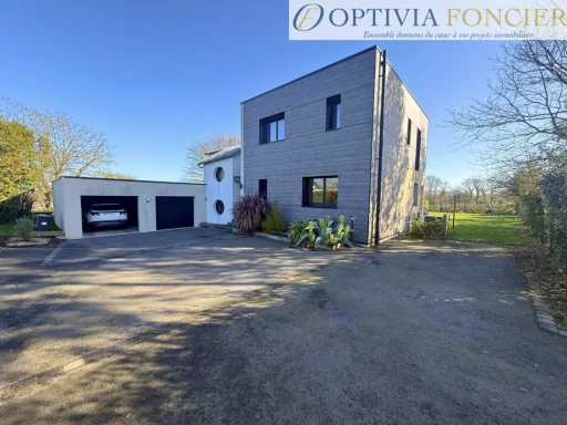 MAISON D'ARCHITECTE 2016 T5 166 m2 avec garage double de 60 m2 sur un terrain de 1300 m2