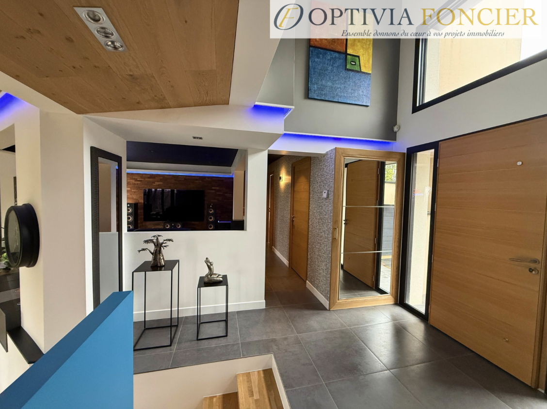 MAISON D'ARCHITECTE 2016 T5 166 m2 avec garage de 60 m2 sur un terrain de 1300 m2