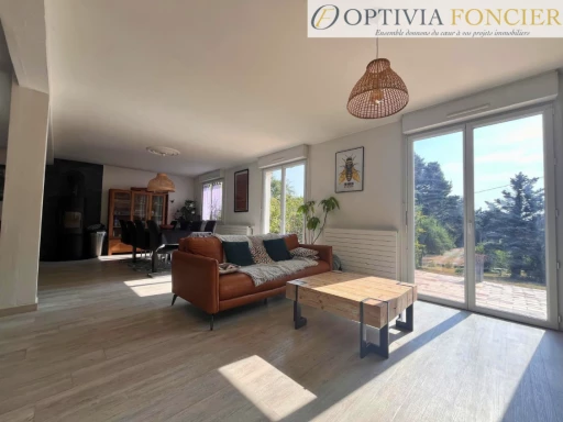 Propriété T7 1421 m2 avec sous-sol complet (100 m2) et 4 200 m2 de terrain