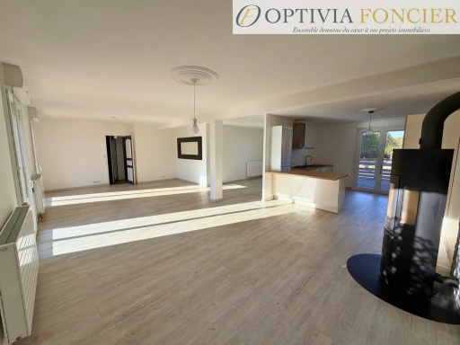 Propriété T7 1421 m2 avec sous-sol complet (100 m2) et 4 200 m2 de terrain