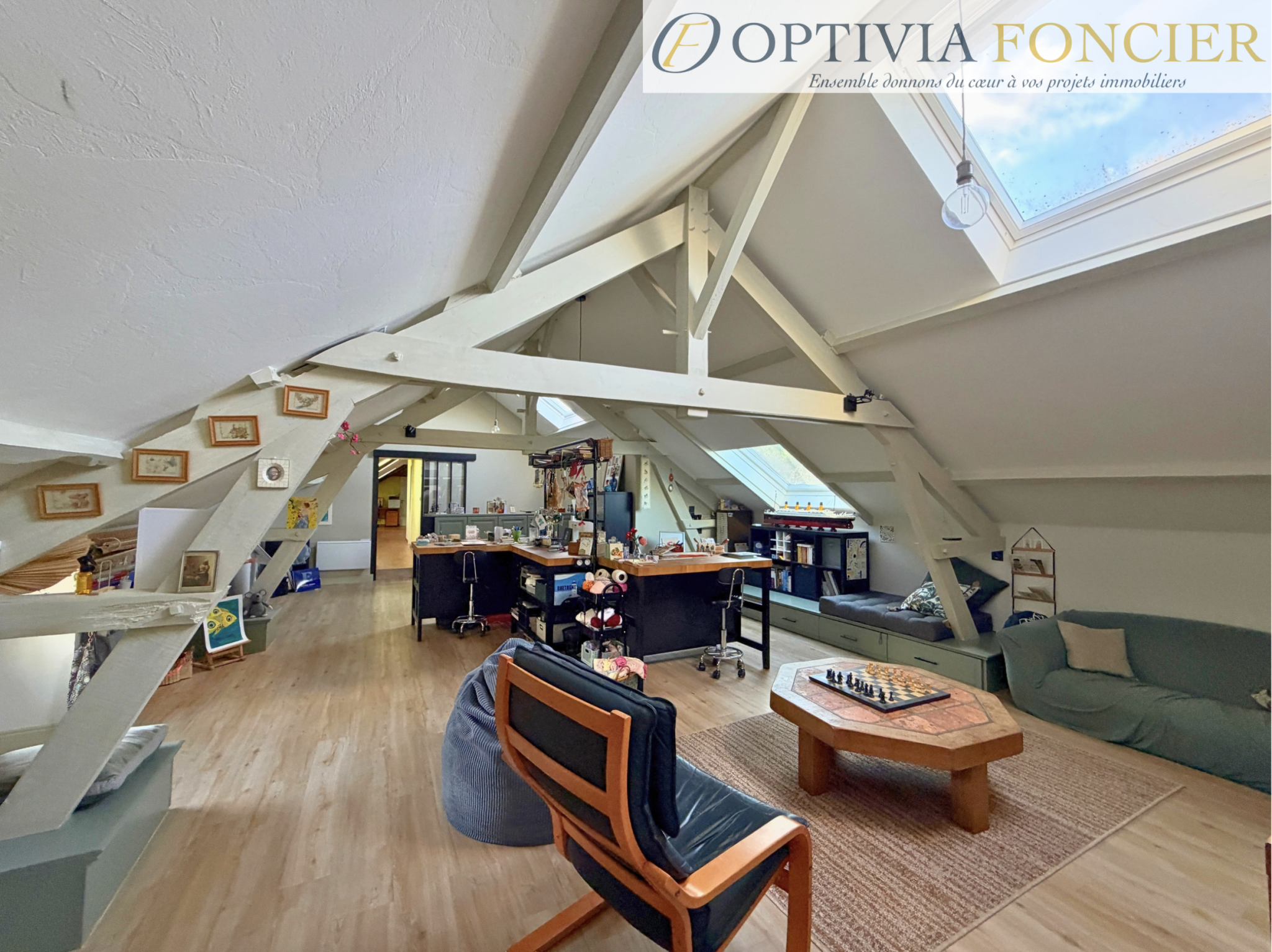 Propriété T7 395 m2 - 6 300 m2 de terrain - 5 garages - Piscine intérieure chauffée