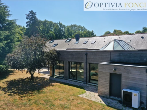 Propriété T7 395 m2 - 6 300 m2 de terrain - 5 garages - Piscine intérieure chauffée