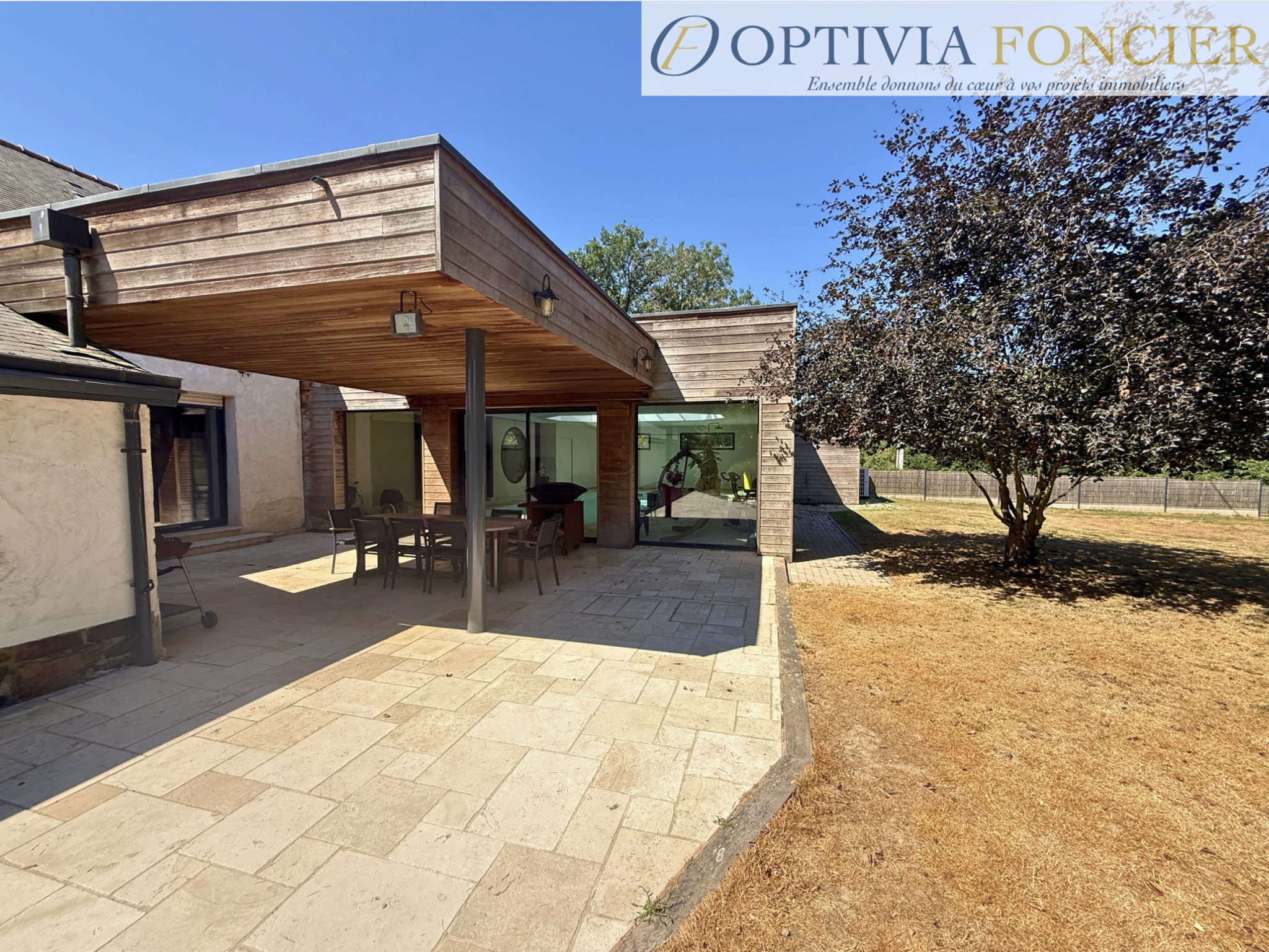 Propriété T7 395 m2 - 6 300 m2 de terrain - 5 garages - Piscine intérieure chauffée