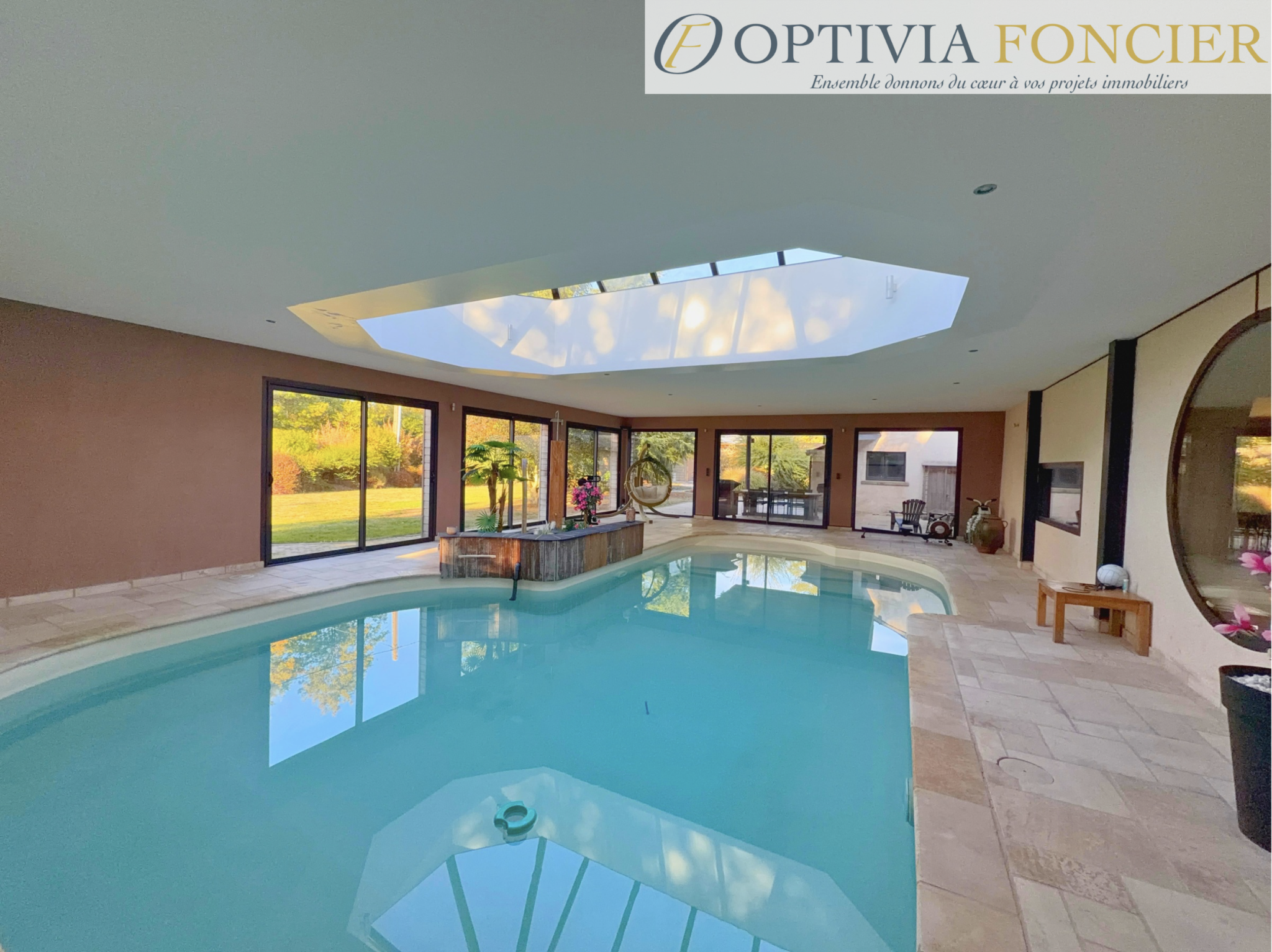 Propriété T7 395 m2 - 6 300 m2 de terrain - 5 garages - Piscine intérieure chauffée