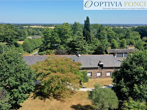Propriété T7 395 m2 - 6 300 m2 de terrain - 5 garages - Piscine intérieure chauffée