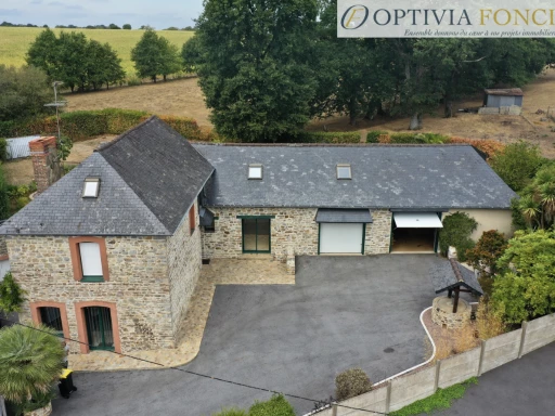 Maison de caractère T5 de 165 m2 en hameau de Guichen - Garage + dépendances