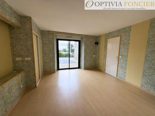 Maison de caractère T5 de 165 m2 en hameau de Guichen - Garage + dépendances