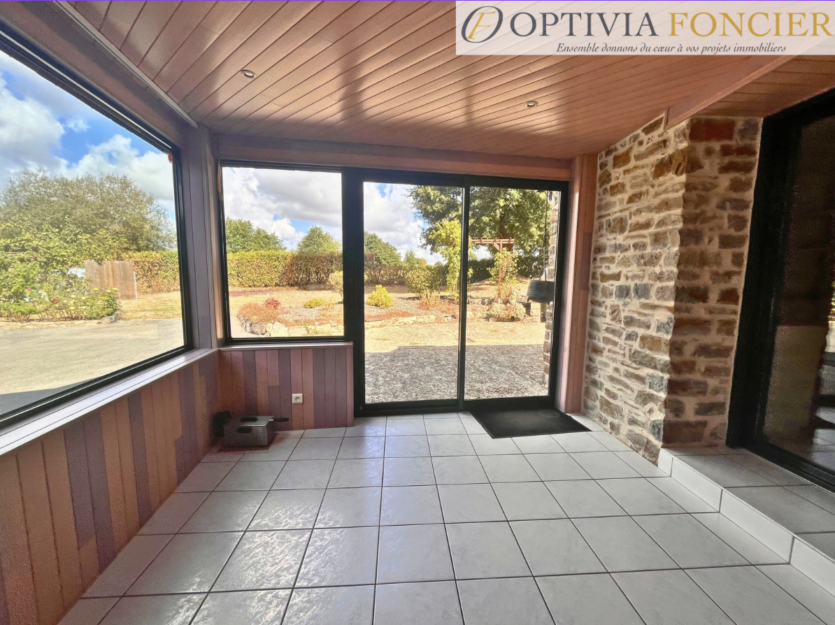 Maison de caractère T5 de 165 m2 en hameau de Guichen - Garage + dépendances