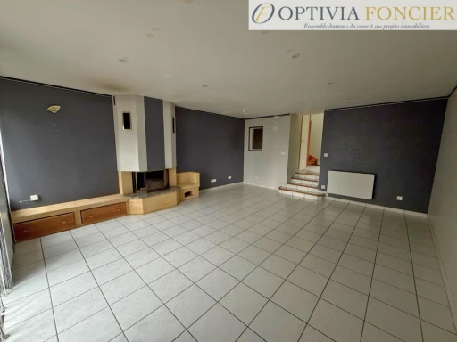 Maison de caractère T5 de 165 m2 en hameau de Guichen - Garage + dépendances